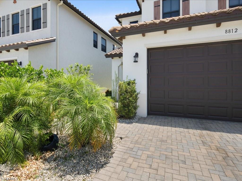 8812 Madrid CIR photo 31