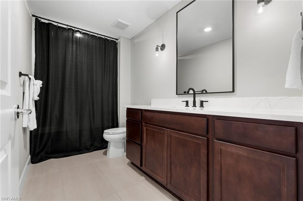 Bedroom 4s bathroom