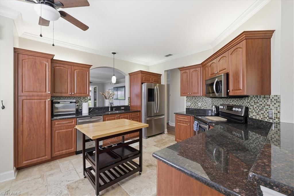 9361 Alamander CT 401