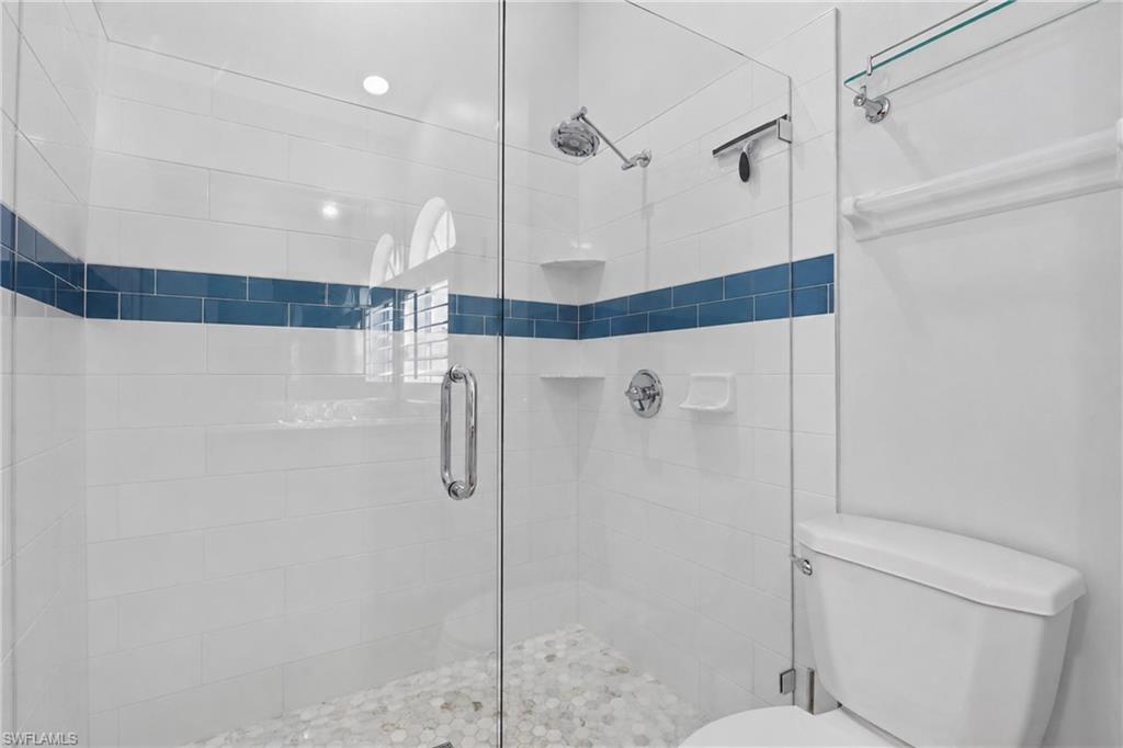 Main bed shower