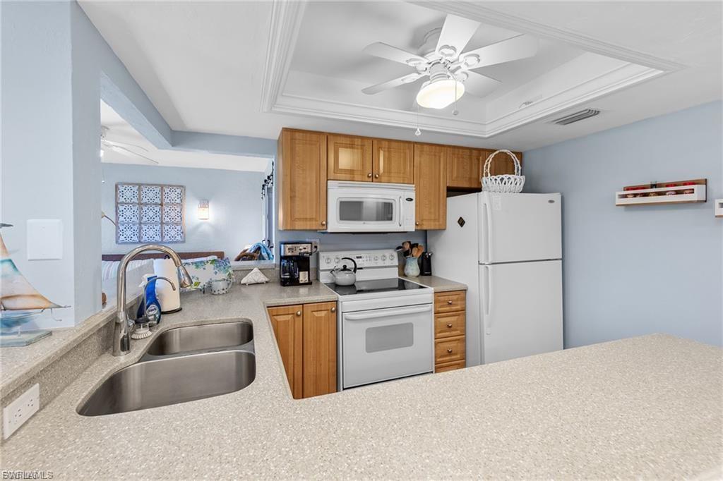 5890 Trailwinds DR 522 photo 16
