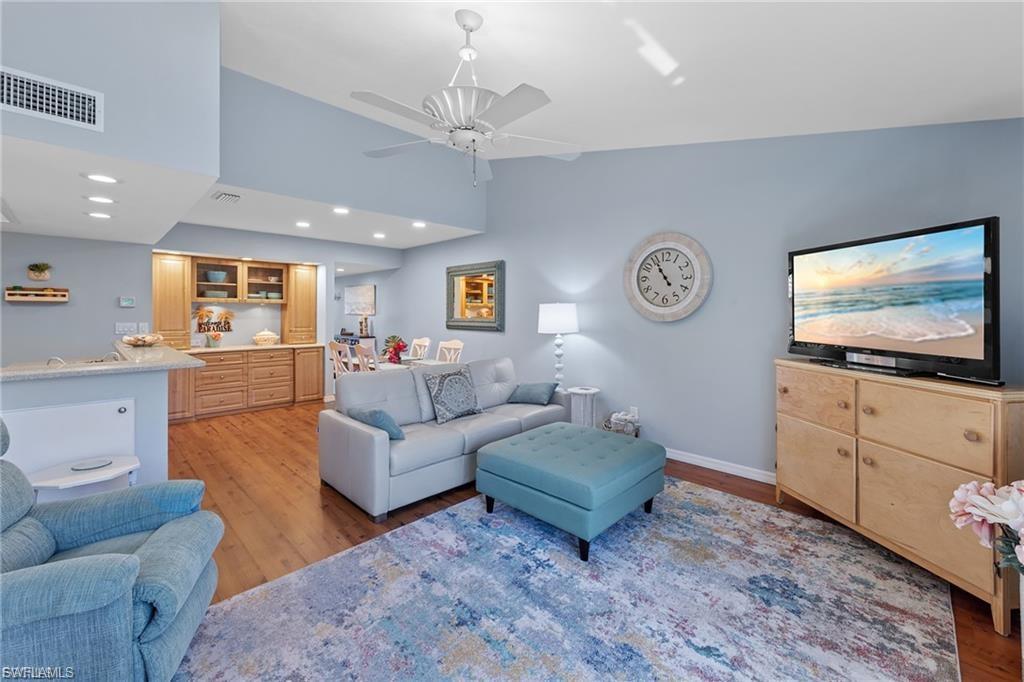5890 Trailwinds DR 522 photo 20