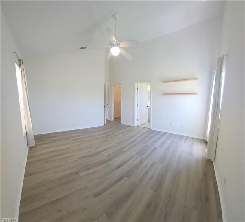 Primary Bd w Ensuite and Walk in closet