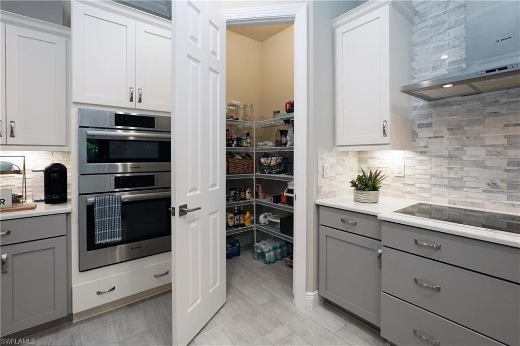 Walk in pantry