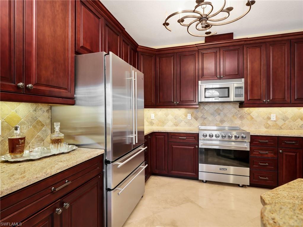 Well designed spacious kitchen