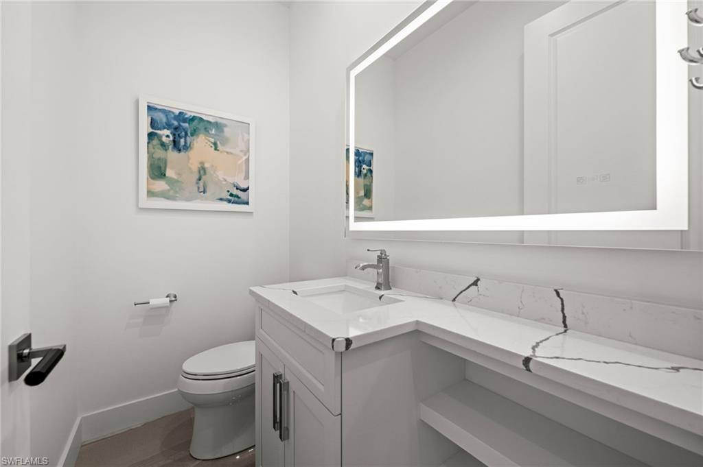 Downstairs 1/2 bathroom