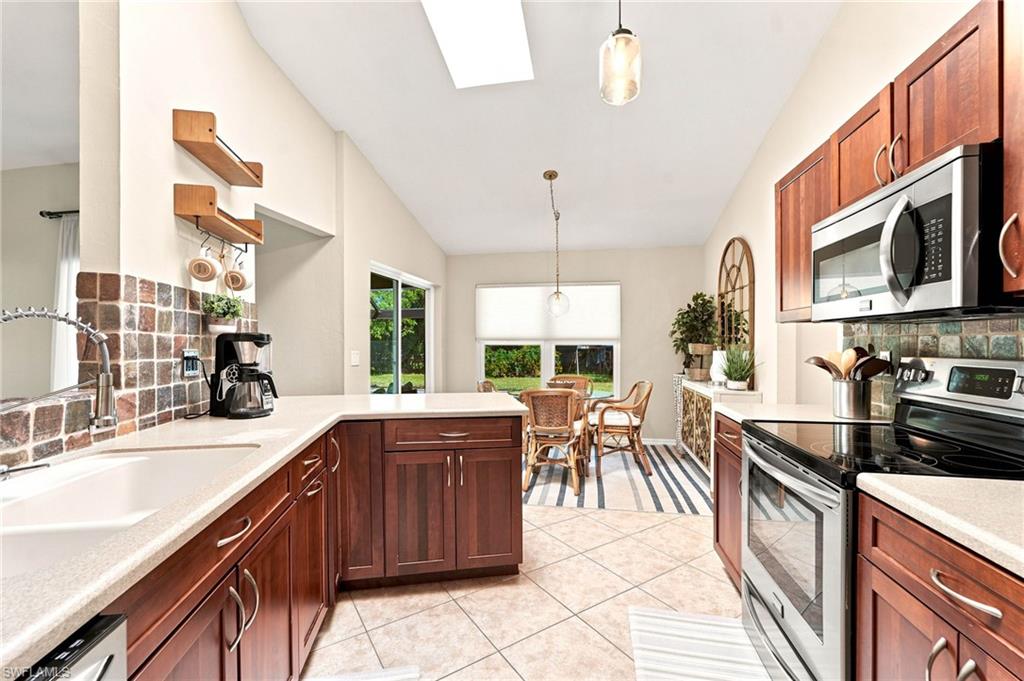 18918 Cypress View DR photo 10