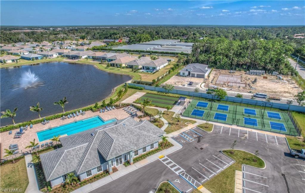 CLUBHOUSE & AMENITIES