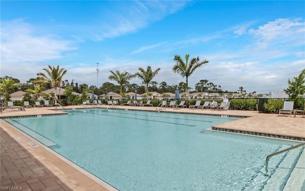 HUGE POOL WITH LAP LANES