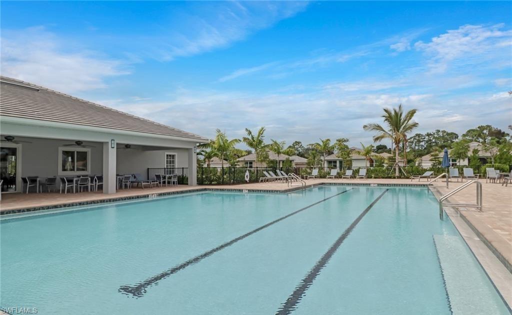 HUGE POOL WITH LAP LANES