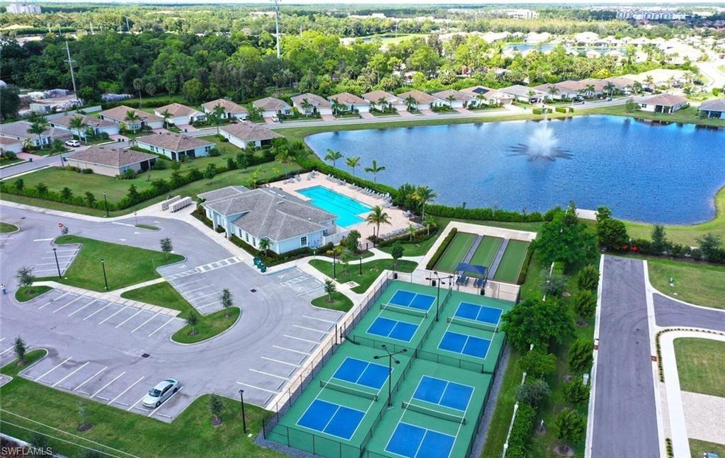 CLUBHOUSE & AMENITIES