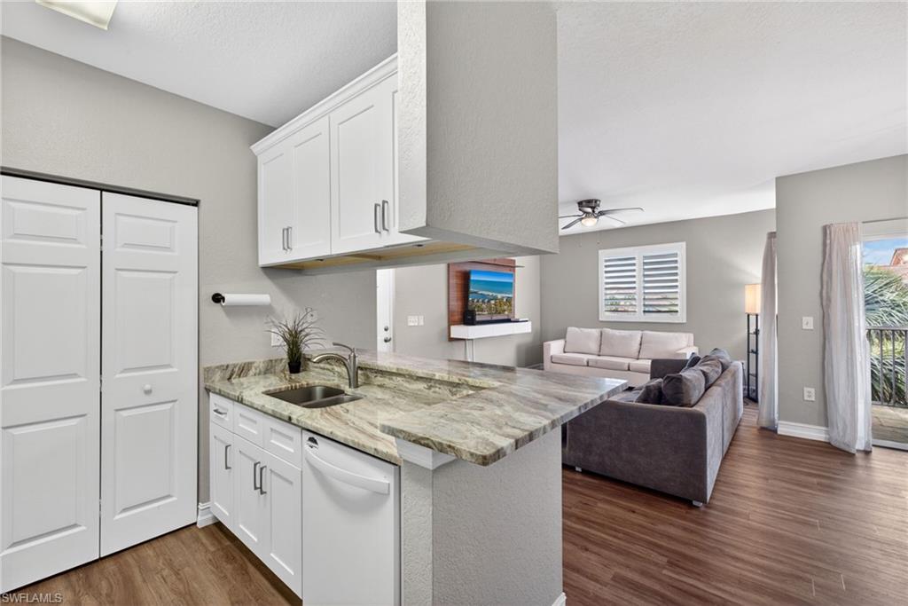 6481 Aragon WAY 304 photo 10