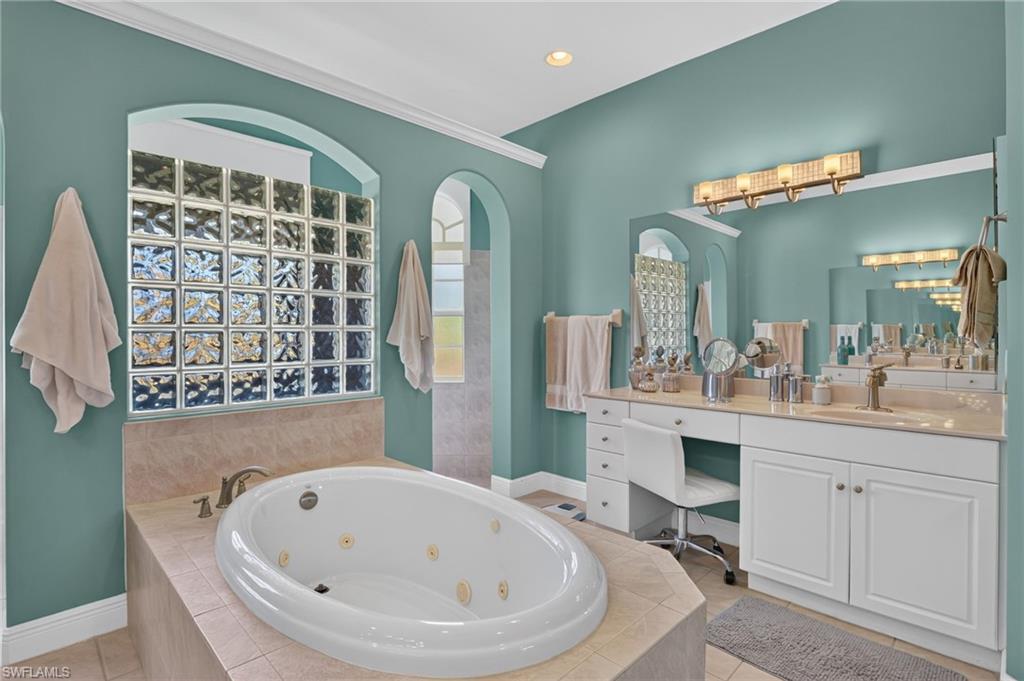 Master bath with jetted spa tub for relaxing