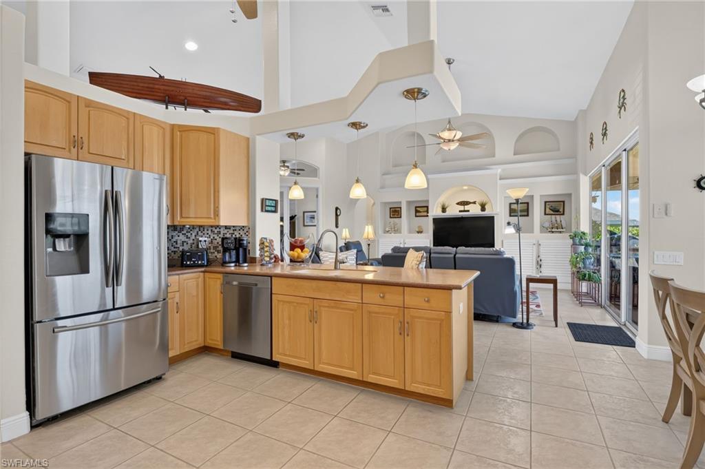 2547 SW 5th AVE photo 12