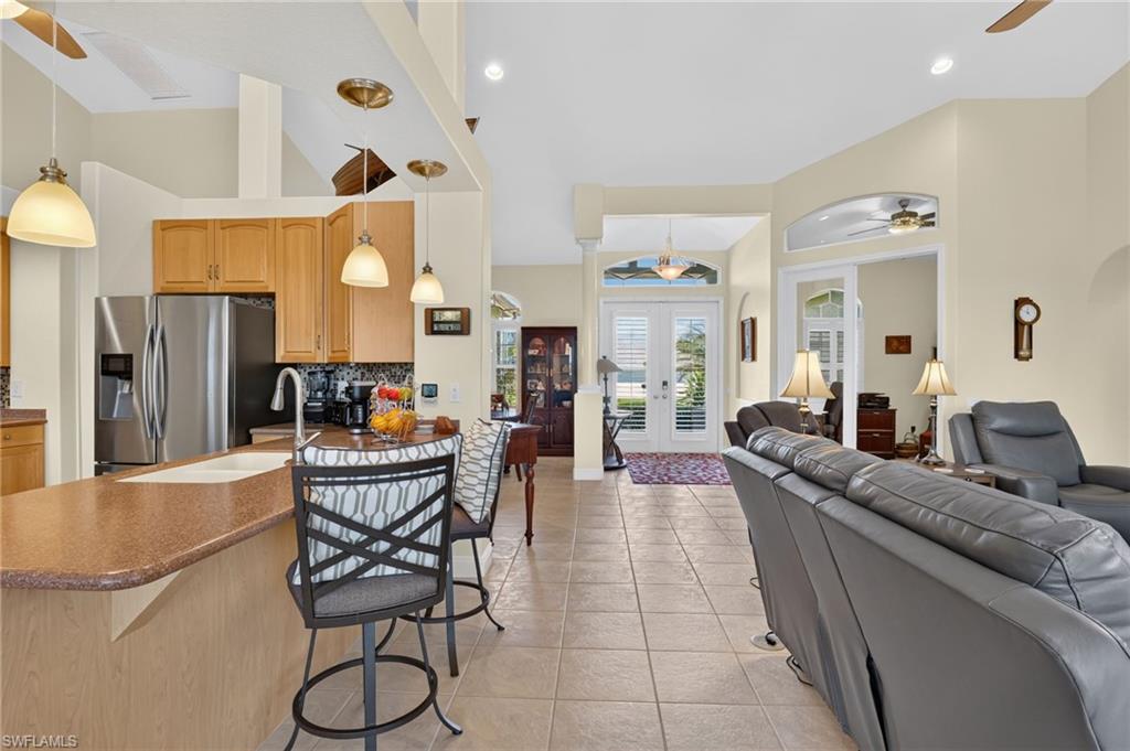 2547 SW 5th AVE photo 9