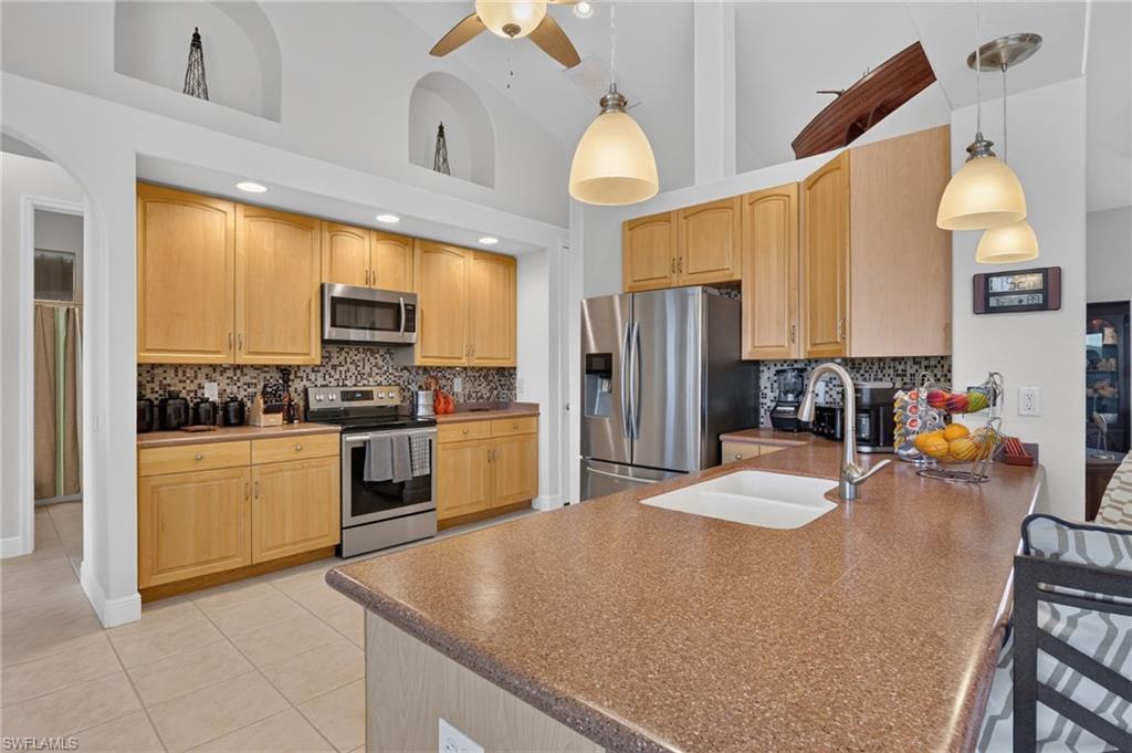 2547 SW 5th AVE photo 10
