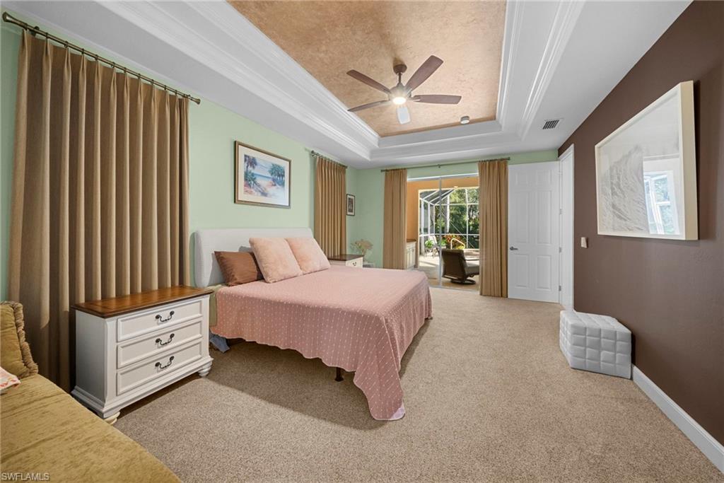 Tray ceiling with recessed lighting and ceiling fan