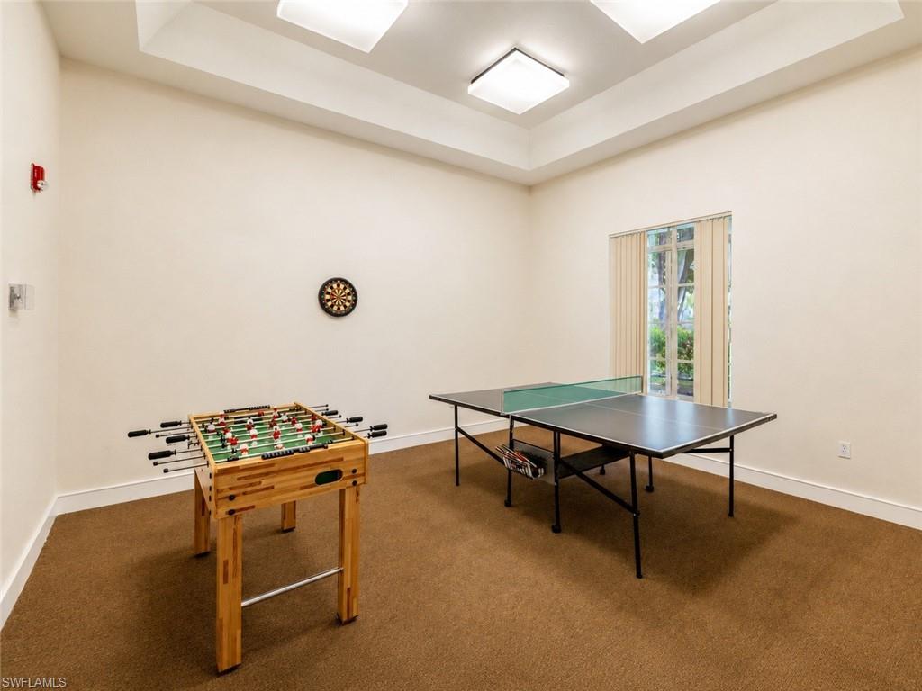 Recessed tray ceiling with integrated lighting
