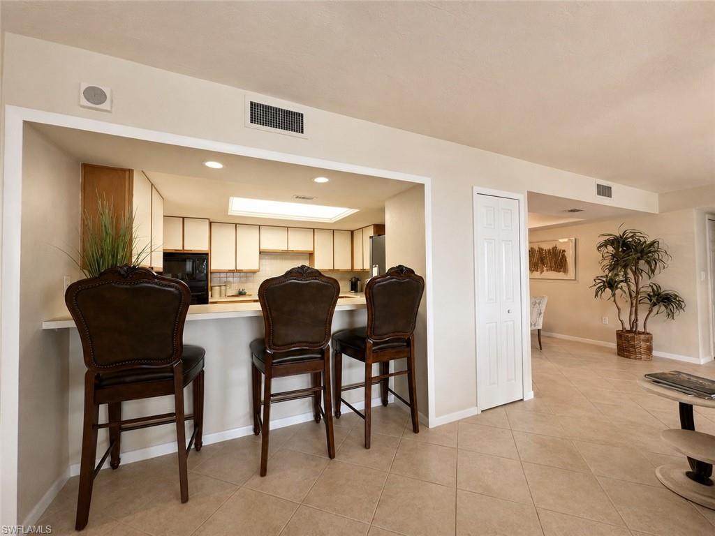 Kitchen bar