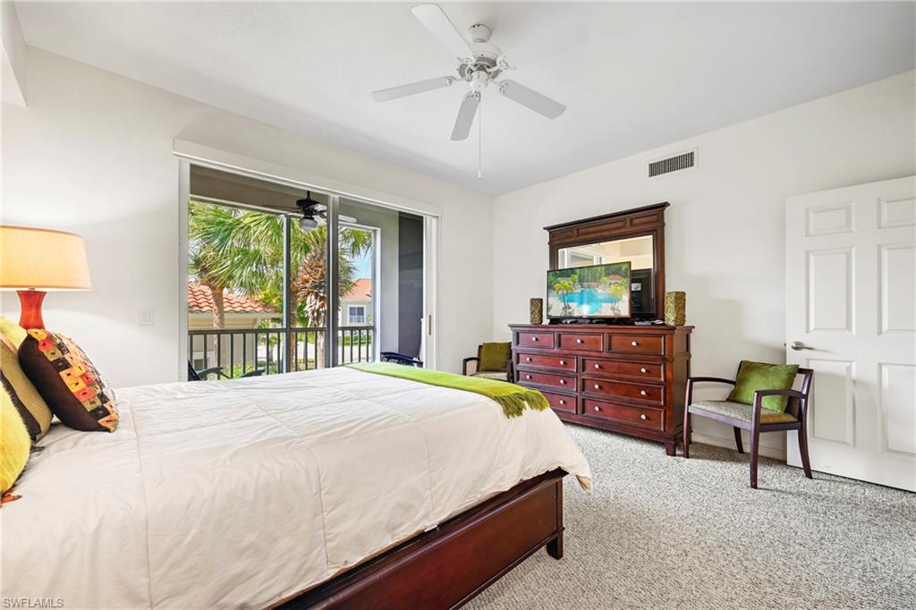 Private screened balcony featuring tropical landscaping