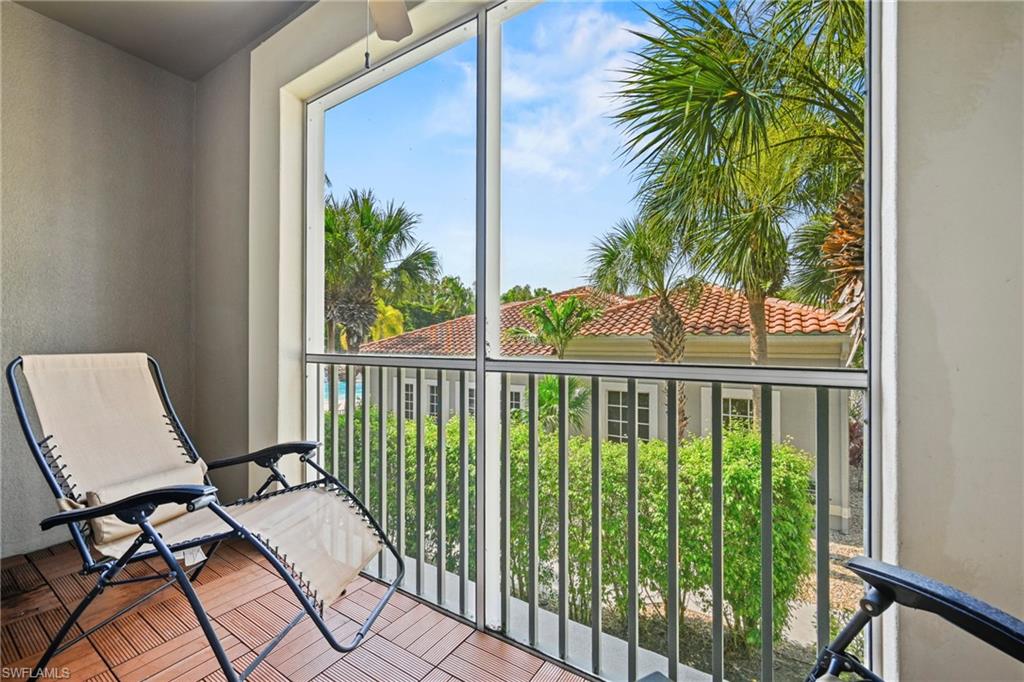 Screened patio featuring wood-look tile flooring and a ceiling fan