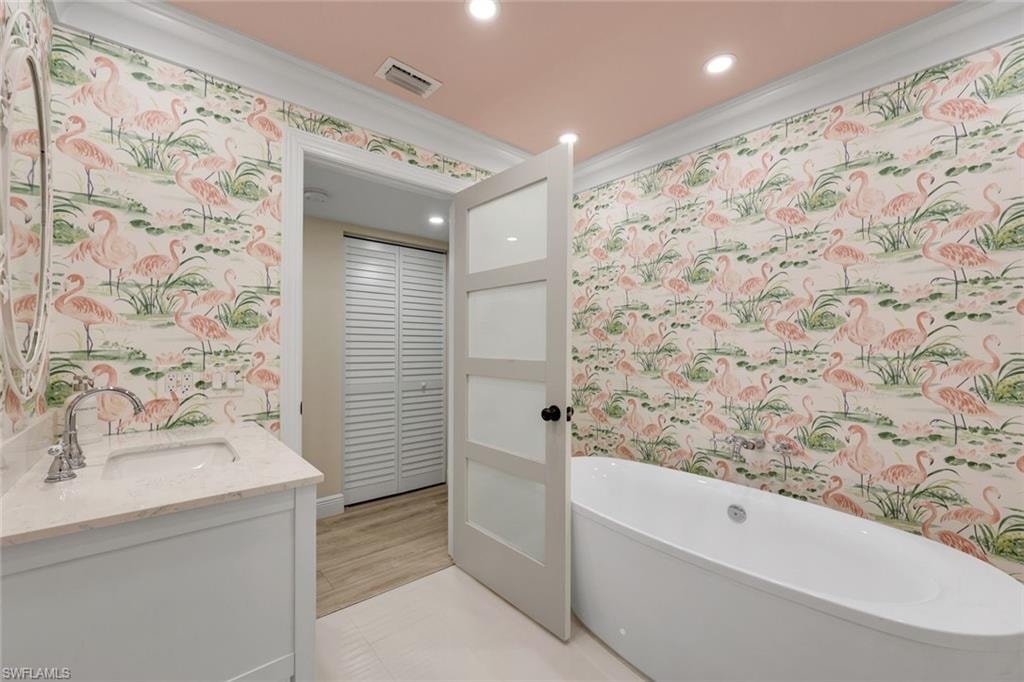517 Parkwood LN photo 13