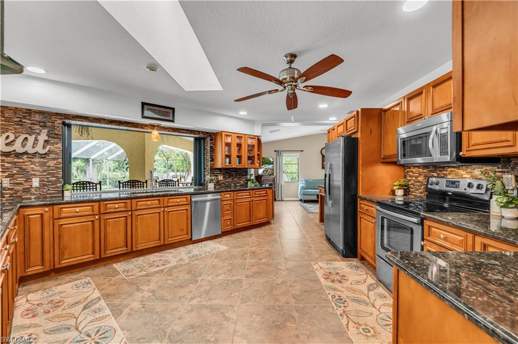 19217 Abhenry CIR photo 13