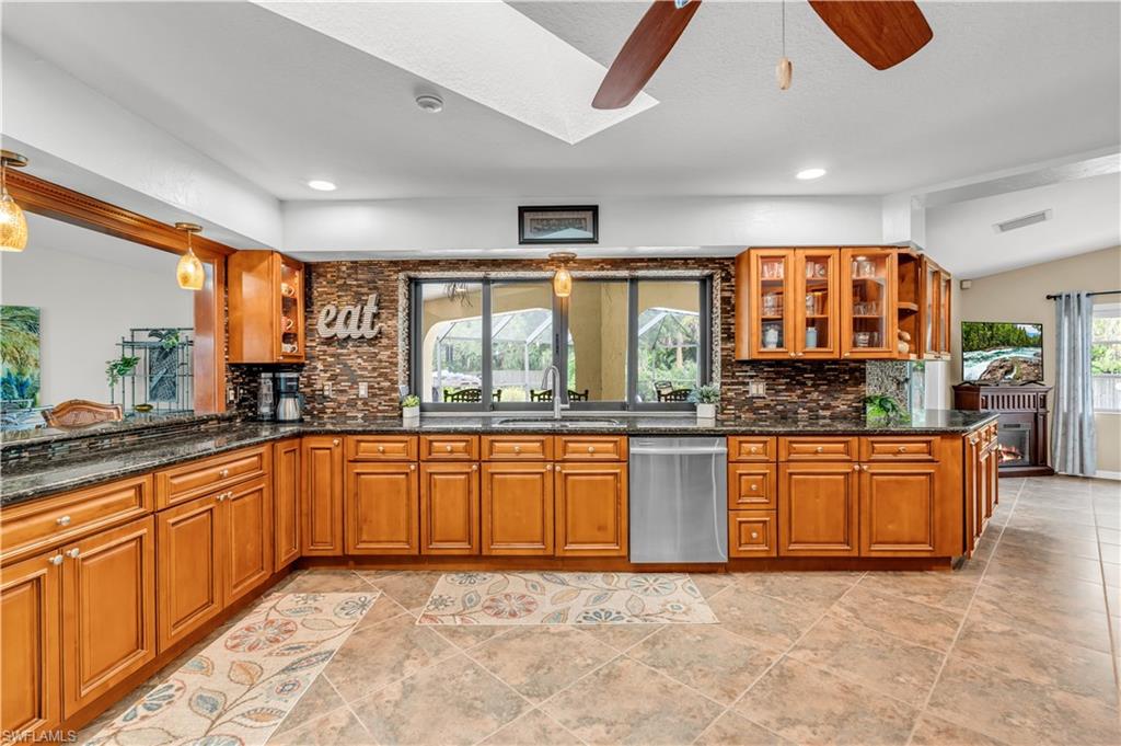 19217 Abhenry CIR photo 11