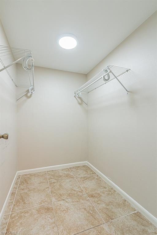 WALK-IN CLOSET