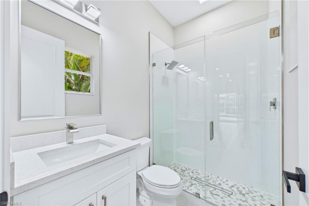 Guest bath 2 with pool/lanai access