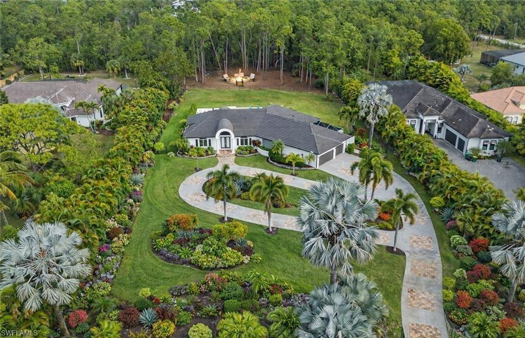 6461 Livingston Woods LN
