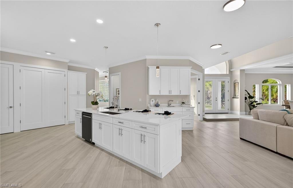 6461 Livingston Woods LN photo 10