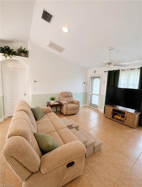 416 Candlewick CIR S