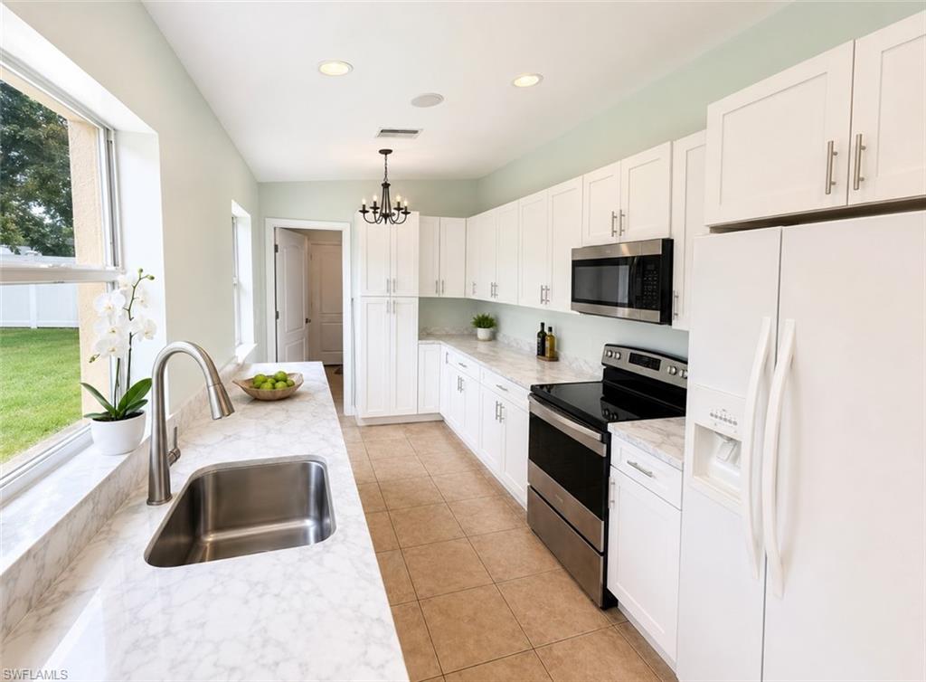 416 Candlewick CIR S