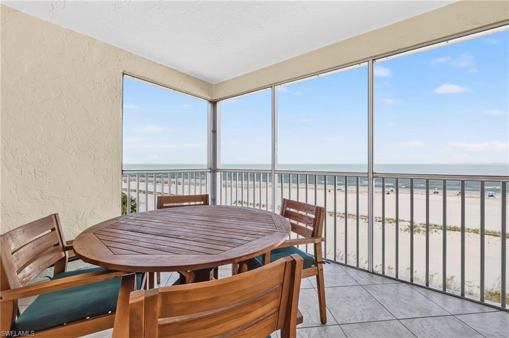 Enjoy your meals on the lanai