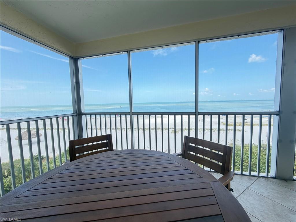 24' Screened Lanai with Dining Table