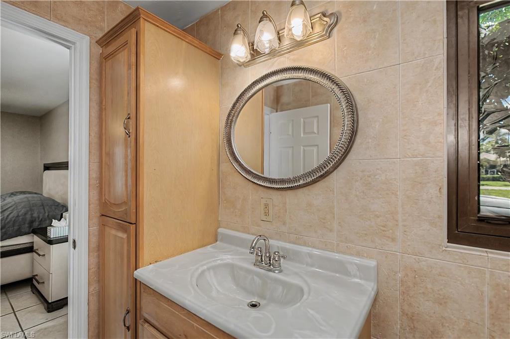 242 SW 45th TER photo 14