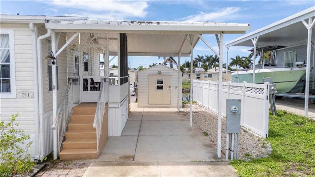 701 Coral DR