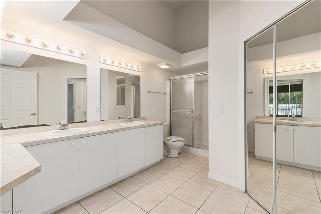 Owner's bath with dual sinks.