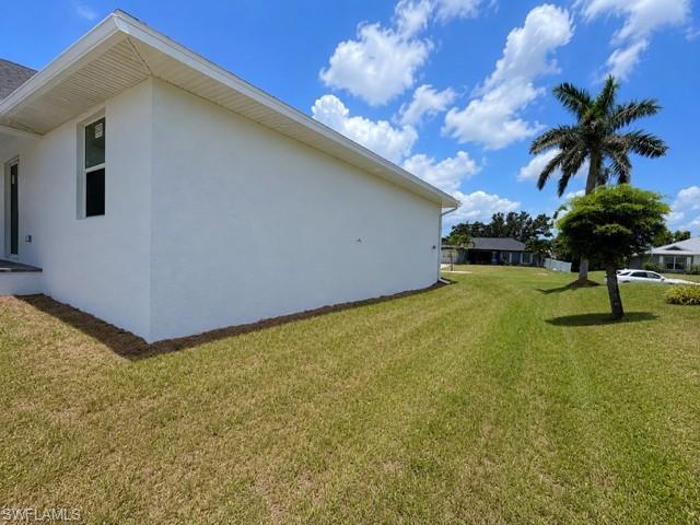 Right Side Yard- Spacious side yard with room for storage, pets, or landscaping enhancements.