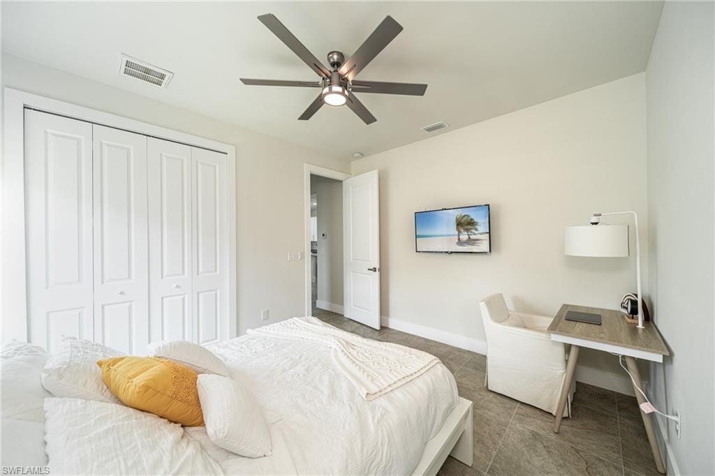 Neutral wall paint, ceiling fan with integrated lighting, wood-finish flooring, white bi-fold closet doors, and recessed lighting
