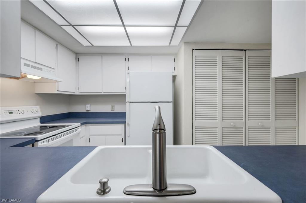 Washer and dryer and conveniently located in the kitchen closet.