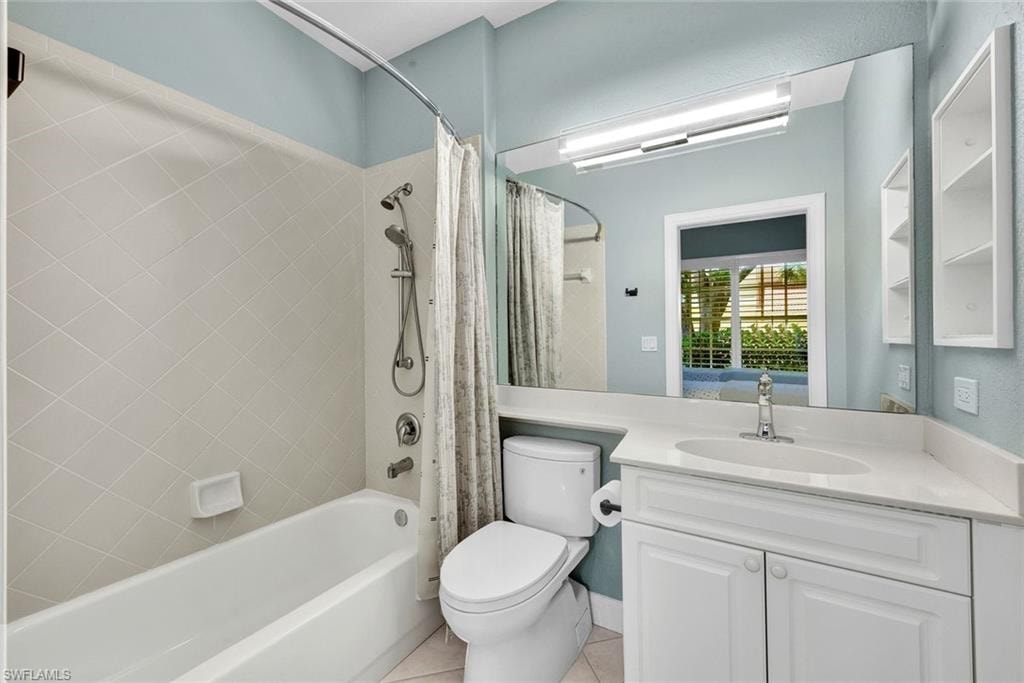 Ensuite guest bathroom.