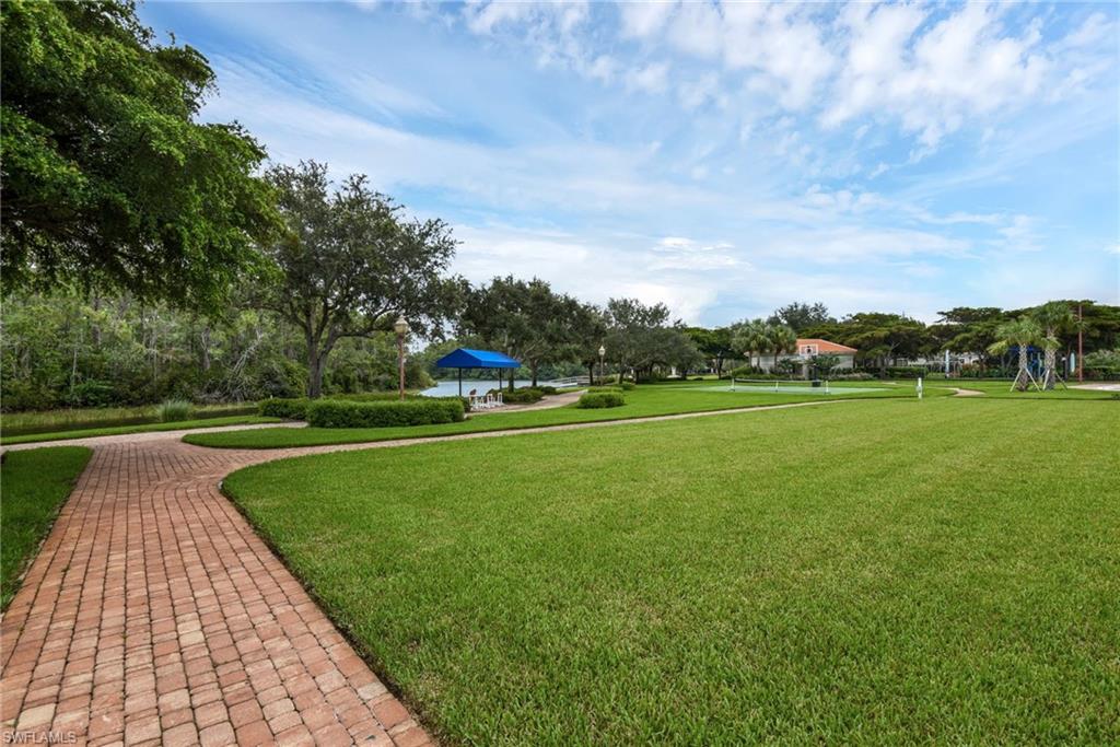 Walking Paths at The Commons Club at the Brooks