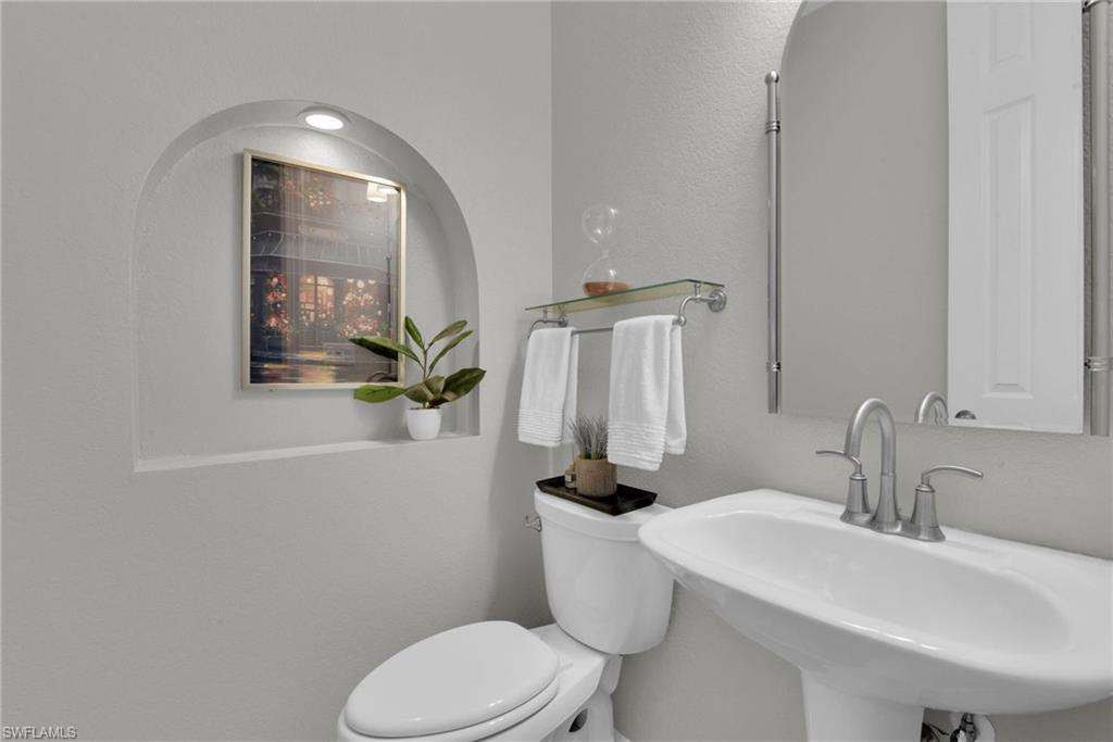 Main Floor 1/2 Bath