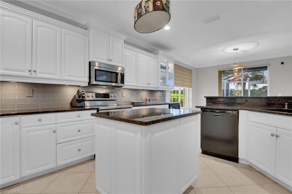 Kitchen with center island