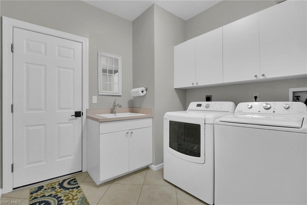 Laundry Room with utility sink