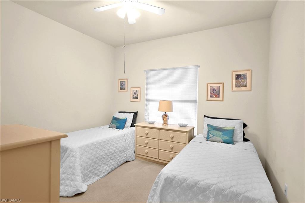 guest bedroom w/ 2 twin beds