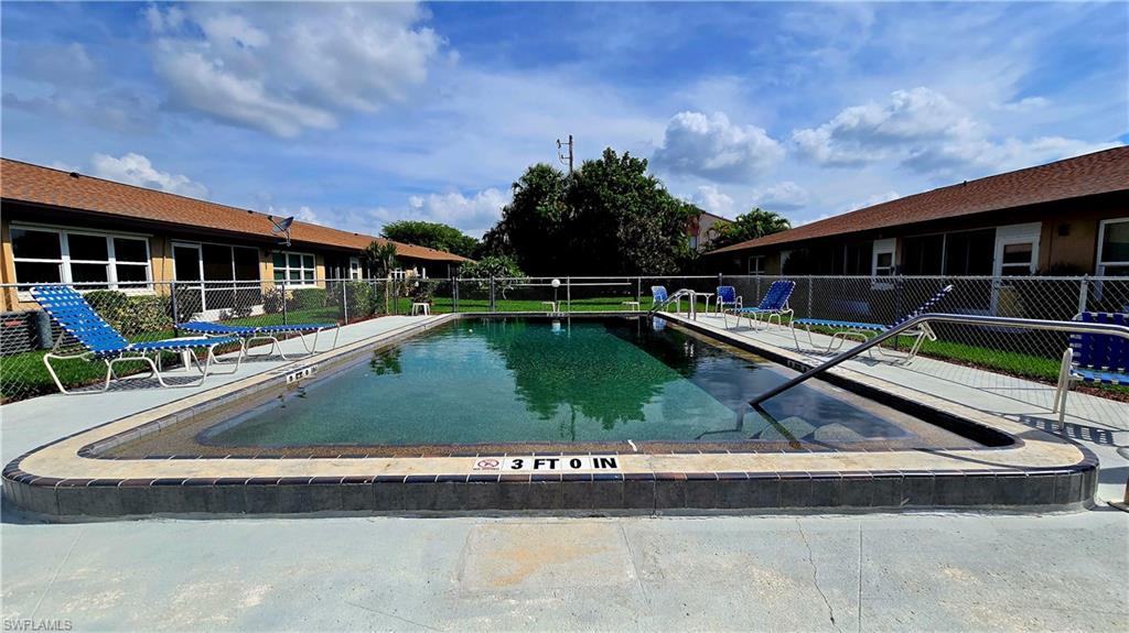 Relax Pool side