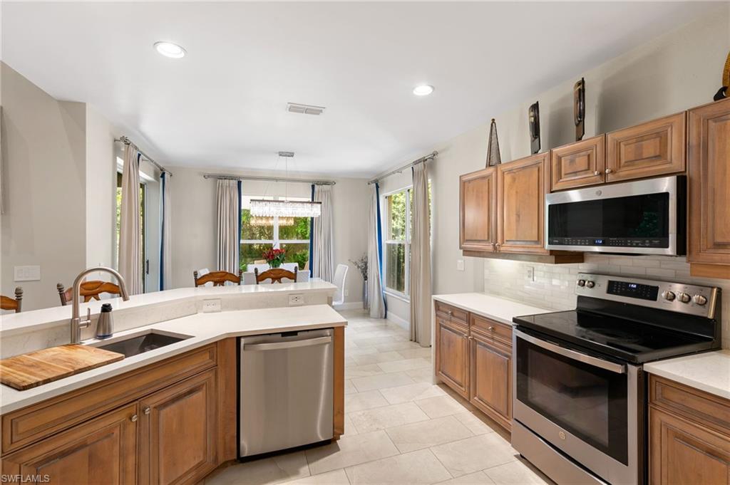 6561 Autumn Woods BLVD photo 11